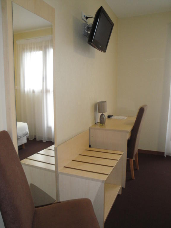 Cit'Hotel Talencia Thouars Rom bilde