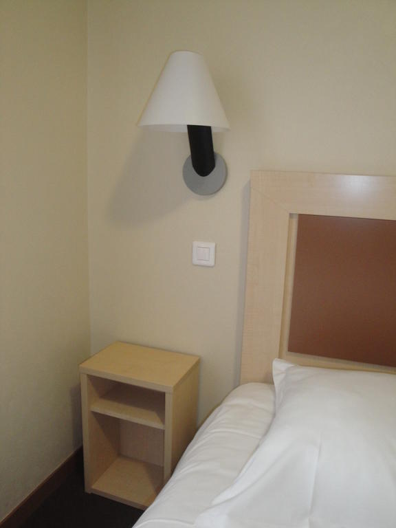Cit'Hotel Talencia Thouars Rom bilde